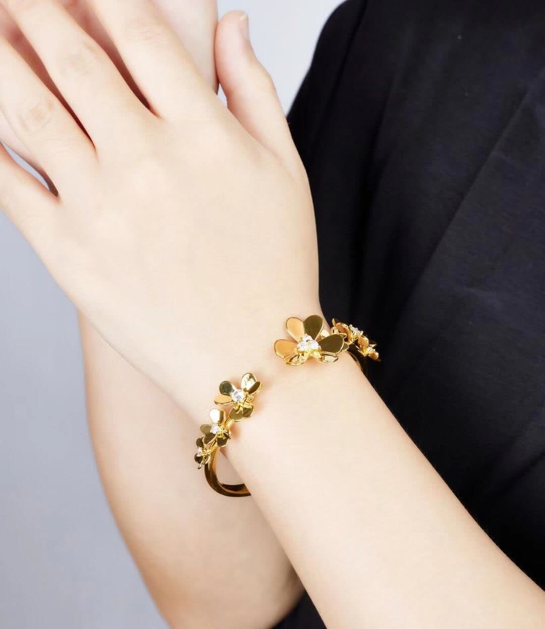 Van Cleef & Arpels Silver Flower Bracelet